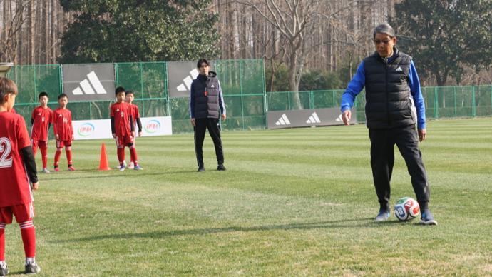 世界杯客户端更新说明-根宝足球基地迎“首位接班人”，吕文君退役转型挂帅海港“一生一世队”